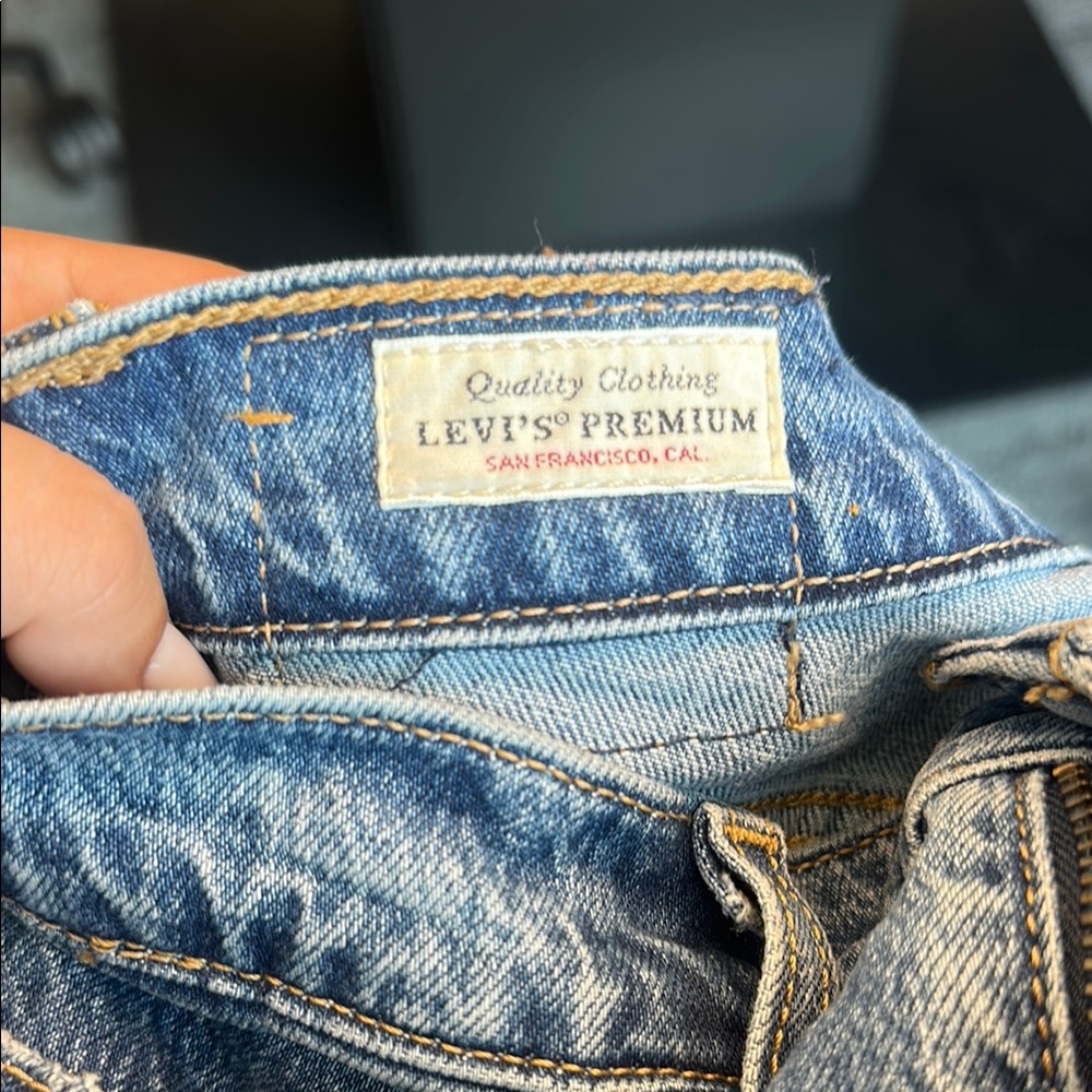 Levi's High Rise Blue Jeans - Picture 4 of 11